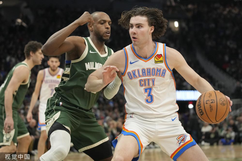 他在攻防两 他在攻防两