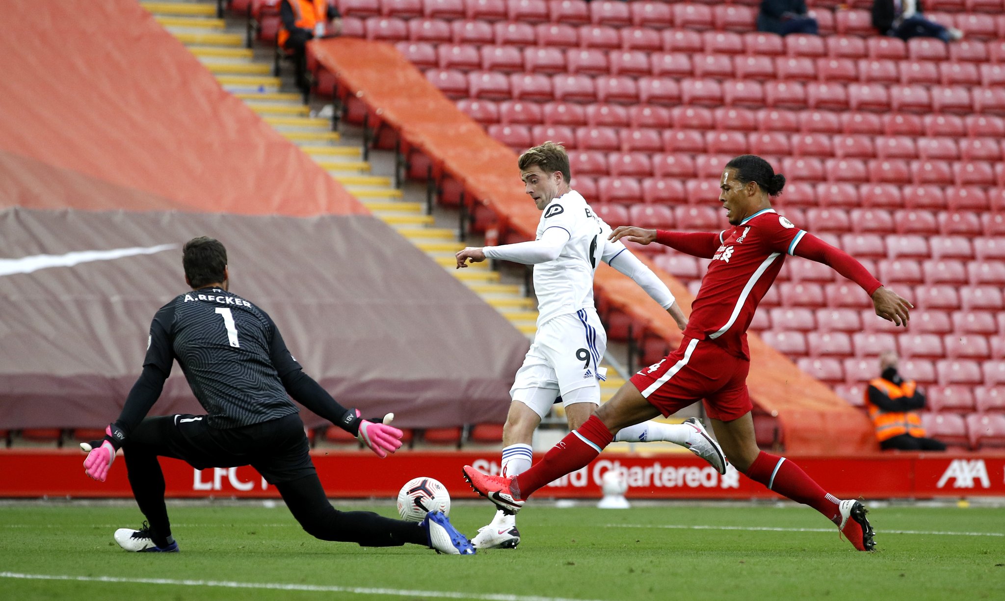 岁继女亮相 岁继女亮相